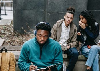 7 Habits People With High IQs Tend to Avoid, According to Psychologists