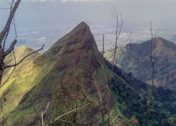 2 Hikers Vanish on Indonesia's Pyramid Mountain, Massive Search Underway
