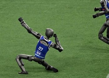 China’s Humanoid Robots Show Off, Even Copying Ronaldo’s “Siuuu”
