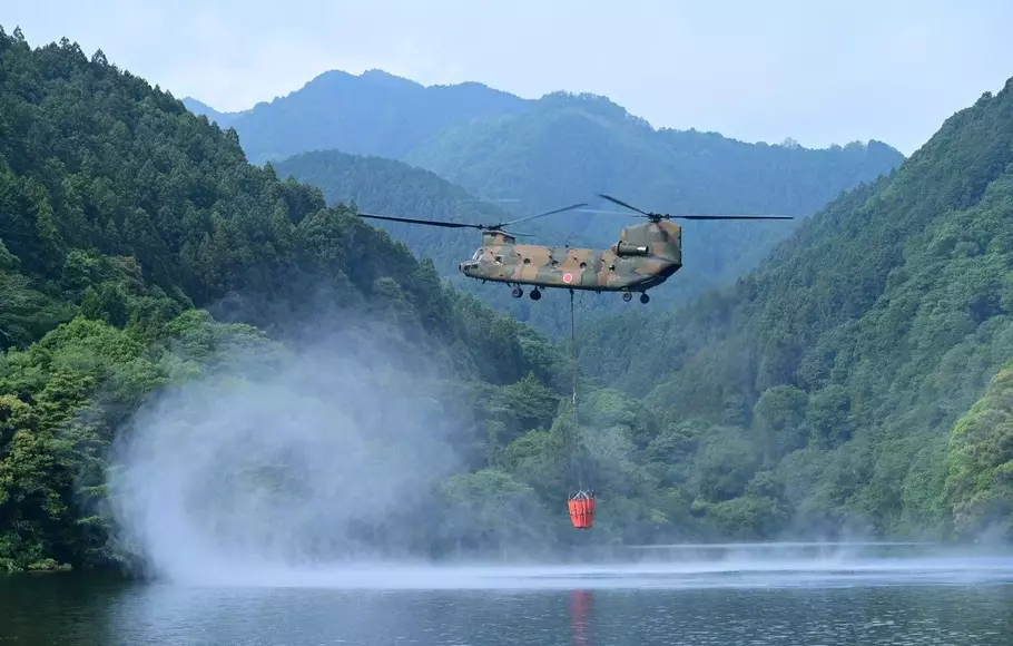 Japan’s Three Chinook Helicopters Yet to Fight Fires in West Kalimantan