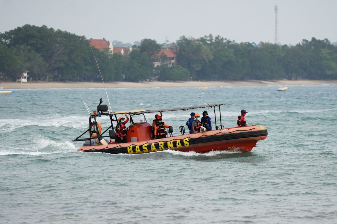 Basarnas Continues Search for 5 Missing Journalists in Sunda Strait