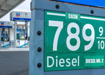 Trump Supports Diesel Export Ban as US Prices Hit Record High