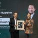 Bank Jakarta Director of Business & Sharia Dipo Nugroho received the Indonesia Best CMO Awards 2026, organized by Warta Ekonomi, on Monday evening (August 31, 2026). (HO-Bank Jakarta)