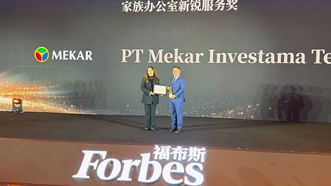 PT Mekar Investama Teknologi received an award from Forbes China in Shanghai as the New Edge Family Office Service Provider. (Mekar)