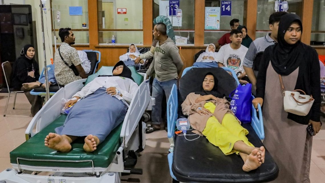 Police Forensic Team Tests MBG Food Samples After 566 Students Fall Ill