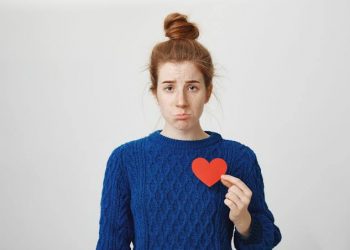 Always Skipping Red Flags? 7 Signs You’re a Hopeless Romantic