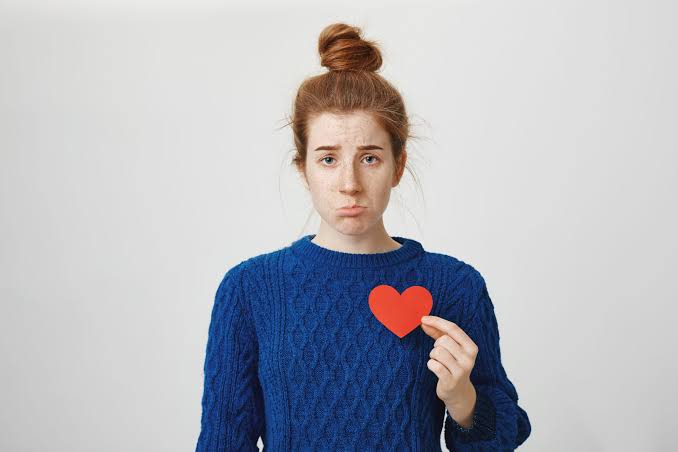 Always Skipping Red Flags? 7 Signs You’re a Hopeless Romantic