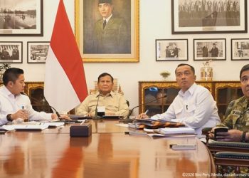 President Prabowo Subianto expressed surprise at the emergence of new plantation areas following forest and land fires in Kalimantan and Sumatra. Screenshot from the Presidential Secretariat YouTube channel.
