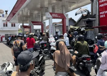 Bali Orders 3 Days of Work From Home Amid Fuel Distribution Disruptions