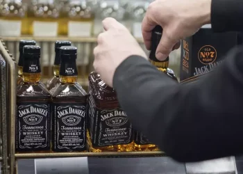 Alcohol Entrepreneur Admits Giving Rp30 Million to Customs Official