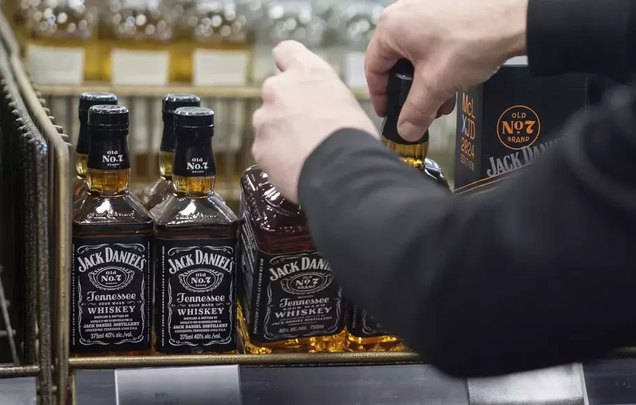 Alcohol Entrepreneur Admits Giving Rp30 Million to Customs Official