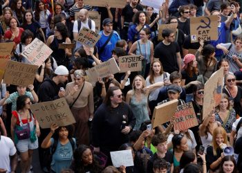 France Pushes Back After Trump Links Student Protests to Islam and Migration