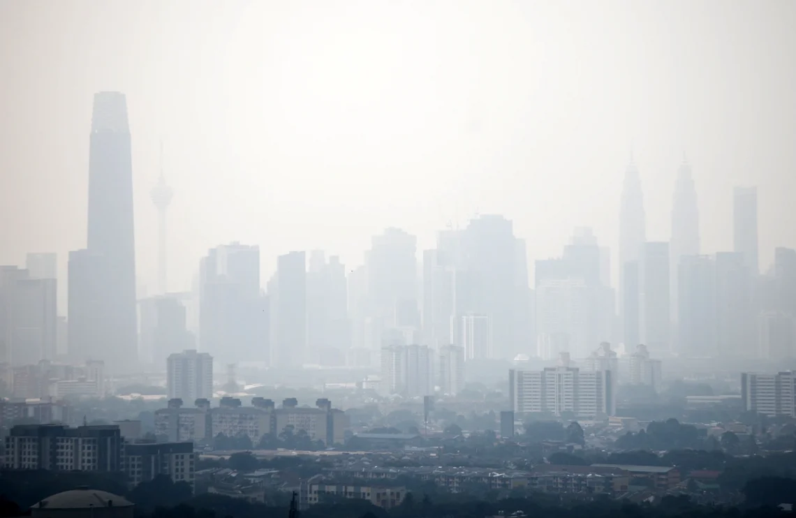 Malaysia Lawmaker Threatens Legal Action Against Indonesia Over Haze Crisis
