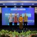 Director of Electronic Commerce and Services Trade at the Directorate General of Domestic Trade, Ministry of Trade, Dwinanto Rumpoko, poses with Head of Government Affairs at Lazada Indonesia, Yovan Sudarma, at the launch of the KOLABORAKSI #2 program ahead of National Online Shopping Day (Harbolnas), attended by Lazada Indonesia and MSME partners. (Source: Lazada)