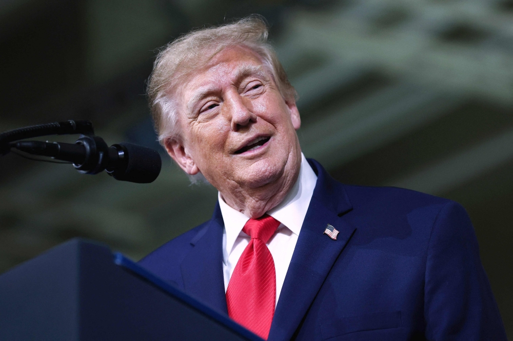 US President Donald Trump speaks during a visit to the Peterbilt Motors truck plant on October 01, 2026 in Denton, Texas. (Photo: AFP)