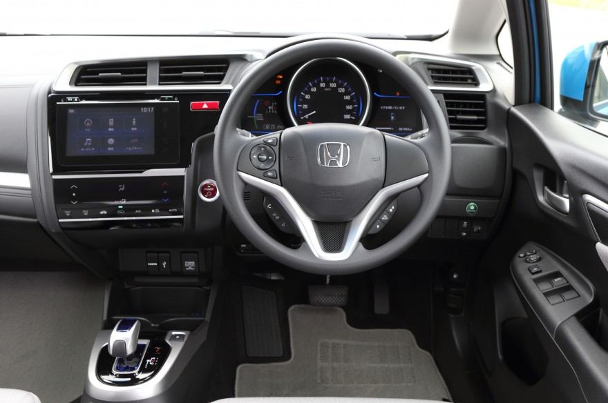 2015-Honda-Fit-Hybrid-cockpit
