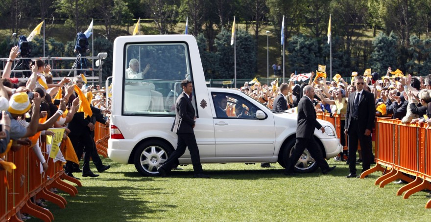 Image: Popemobile arrives in San Marino