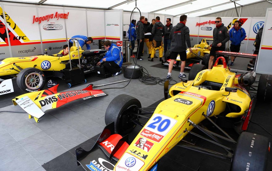 F3 Europe Rd 1 Silverstone - Paddock