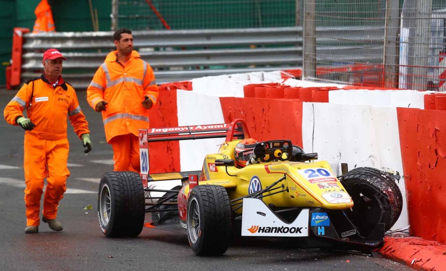 F3 Europe Rd 3 Pau - Crash