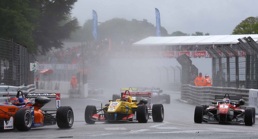 F3 Europe Rd 3 Pau - Sean Gelael Action 1