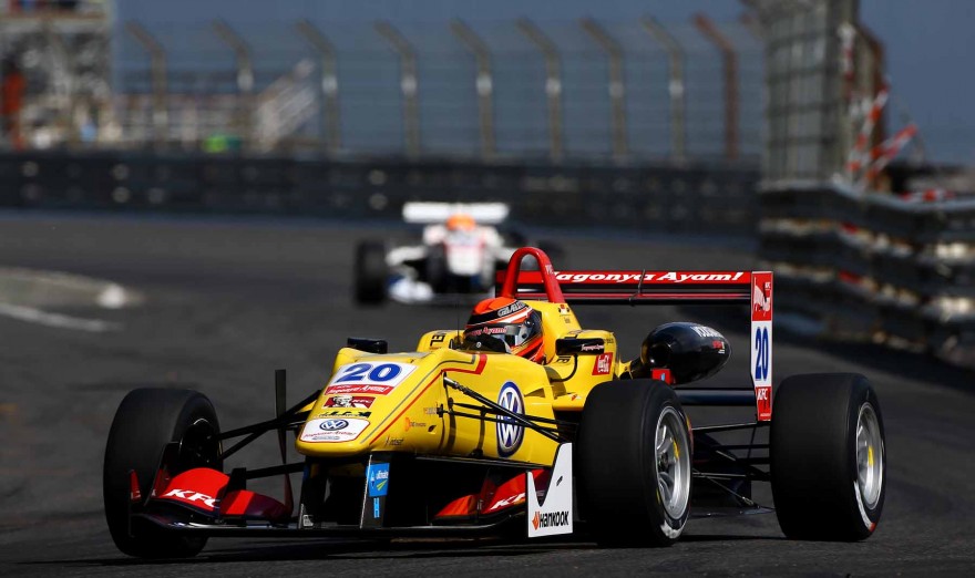 F3 Europe Rd 3 Pau - Sean Gelael Action 2