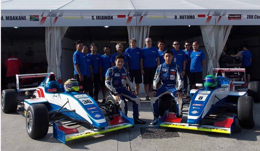 Formula Masters China Rd 2 - HJRT & Crew