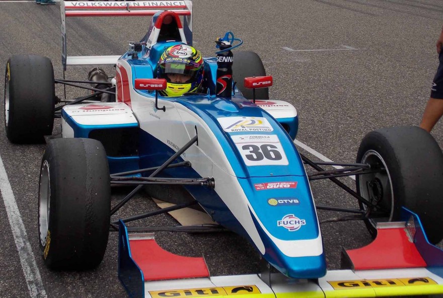 Formula Masters China Rd 2 - Senna & Car