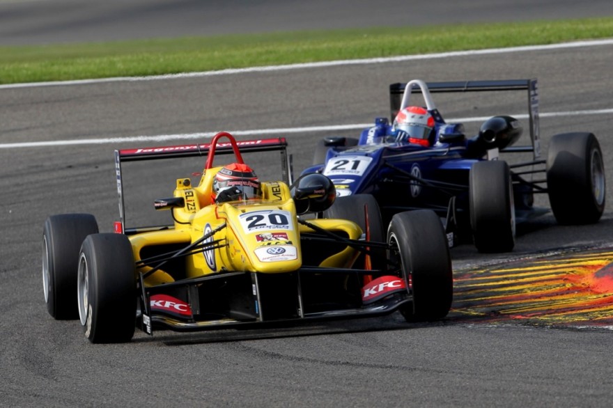 F3 British - Action (2)