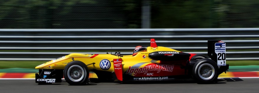 F3 British - Action (3)