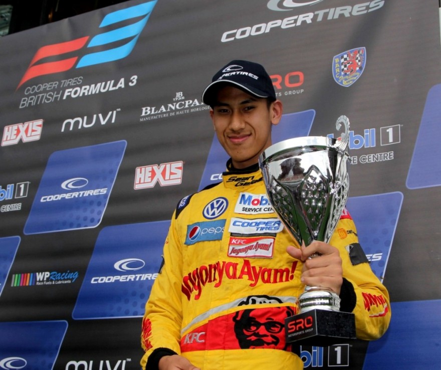 F3 British - Sean Gelael & Podium
