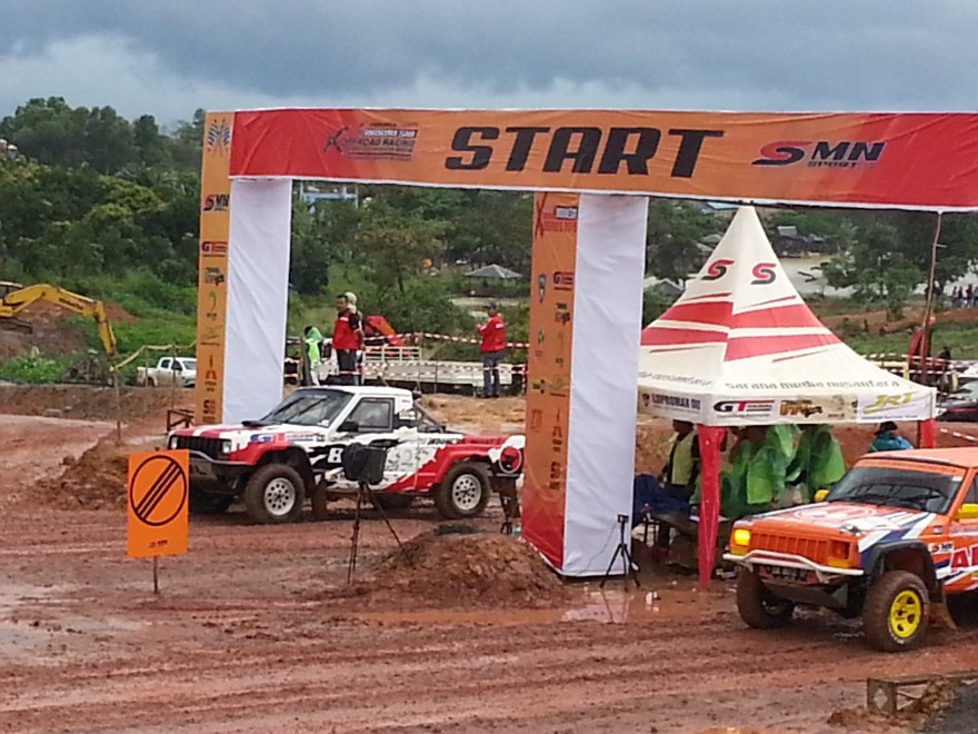 Walaupun hujan, ban GT Radial Savero Komodo tetap tangguh
