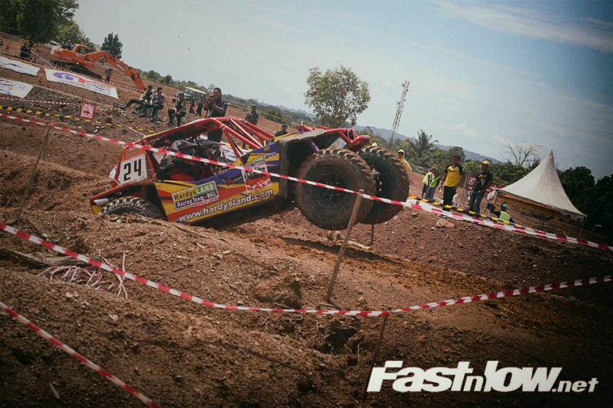 arif in action hardysland extream offroad batulicin kalimantan borneo 4x4 indonesia