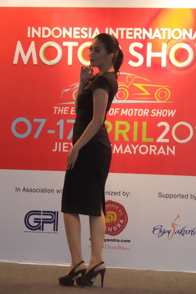 Mobil Berbasis Android dan Games Yang Bikin Gemes di IIMS 2016, Miss Motor Show Mulai Panas 4