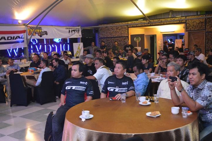 R4 Venue Crowd 2