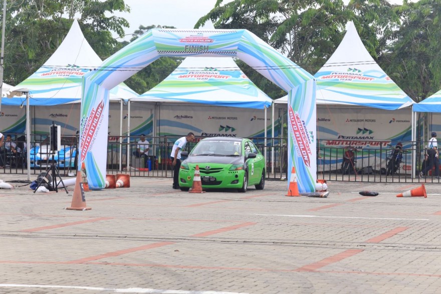 Salah satu peserta Pertamax Motorsport Auto Athlon 2016 saat bersiap mengikuti sesi Skill test