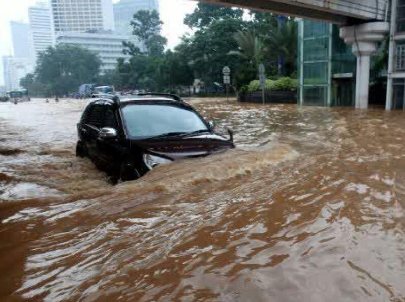 4 Hal yang Harus  DIperiksa Setelah  Mobil Melewati Banjir  