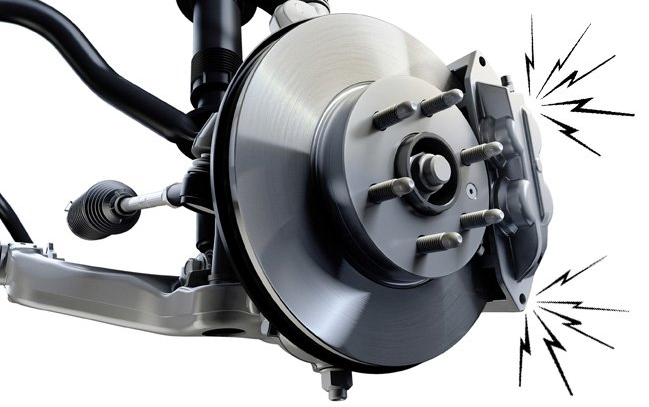 teknisi motor sedang memeriksa kampas rem