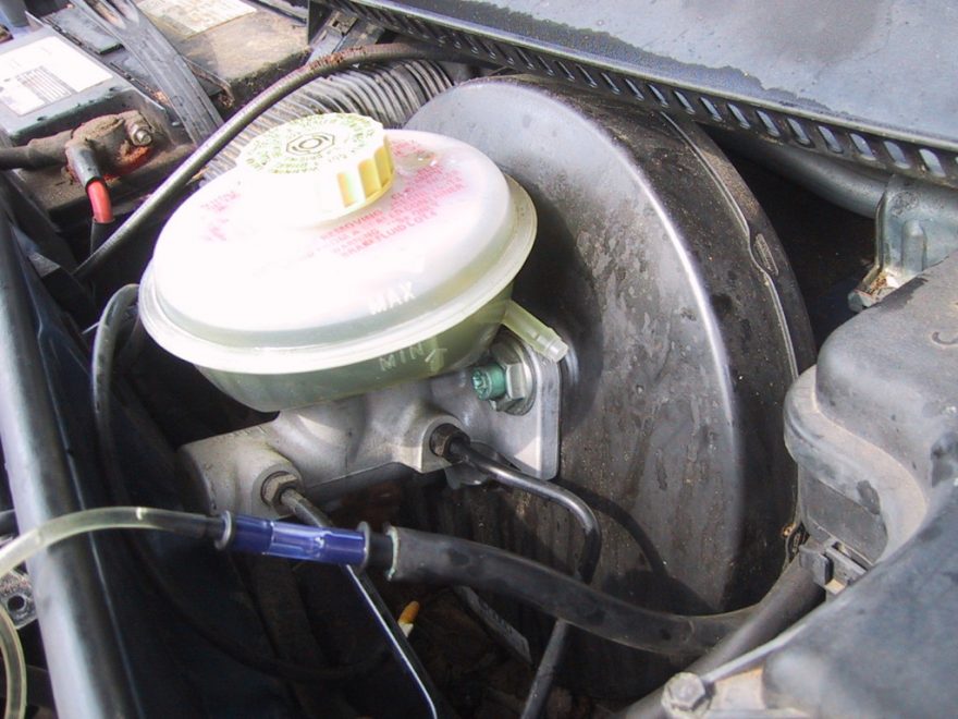 Beberapa Penyebab Disaat Injak Rem Mobil Amblas Fastnlow Net