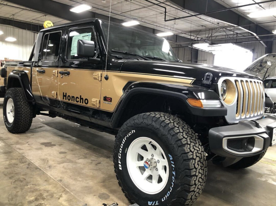 Jeep Gladiator Bergaya Retro Ala Honcho J10