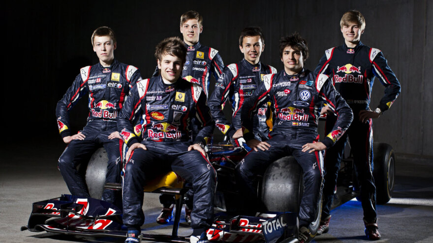 10 Hal Seputar Tim Red Bull F1, Nomor 2 Paling Aneh ...