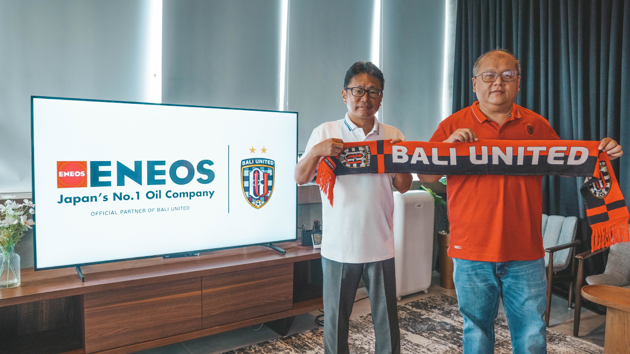 Pelumas Eneos kini jadi sponsor tim sepakbola Bali United