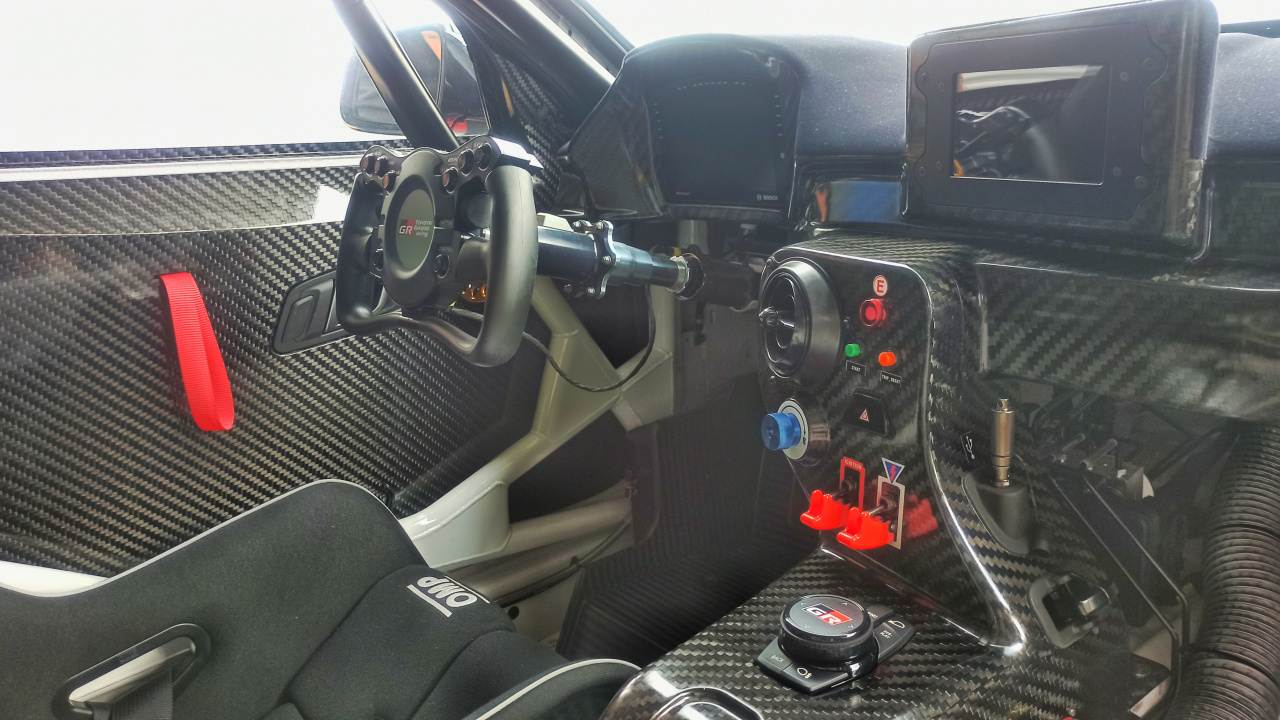 Toyota GR Supra GT4 pakai setir kiri, Haridarma Manoppo lakukan beberapa penyesuaian