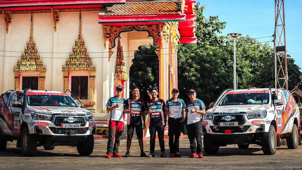 Mobil jeje terjerambab ke sawah di AXCR 2023