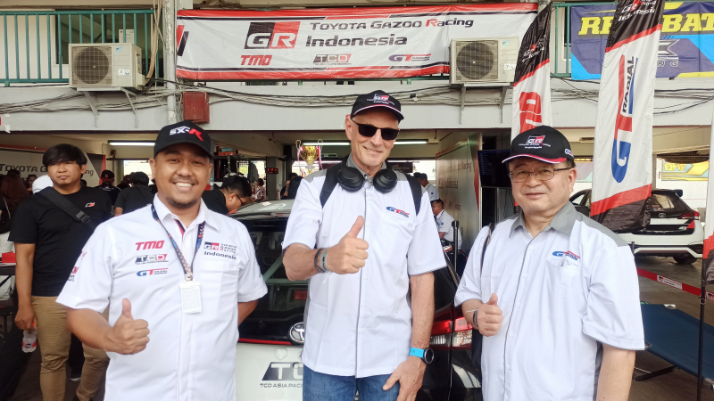 Laurent Claude Bonet, Head of RnD GT Radial (tengah)