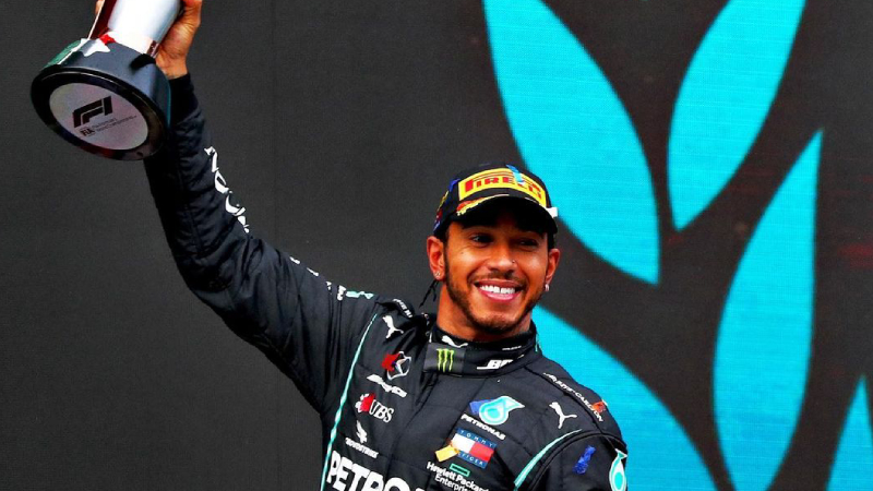 Lewis Hamilton resmi berseragam Scuderia Ferrari