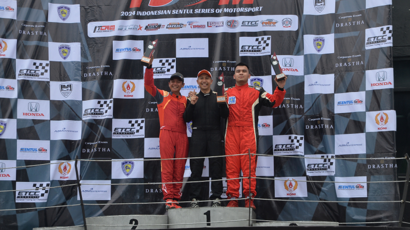 Lucky Aziz (kiri) raih podium kedua di ETCC Indonesia