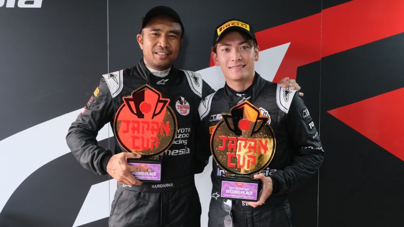 Haridarma Manoppo (kiri) dan Seita Nonaka (kanan) pembalap TGRI di Japan Cup GT4