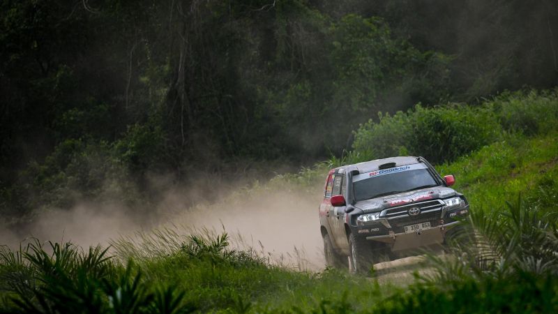 Julian Johan mengarungi medan berat di SS4 AXCR 2024