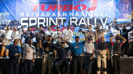 Haji Rihan (keempat dari kiri) puas dengan perolehan posisi runner up di Kejurnas Sprint Rally 2024