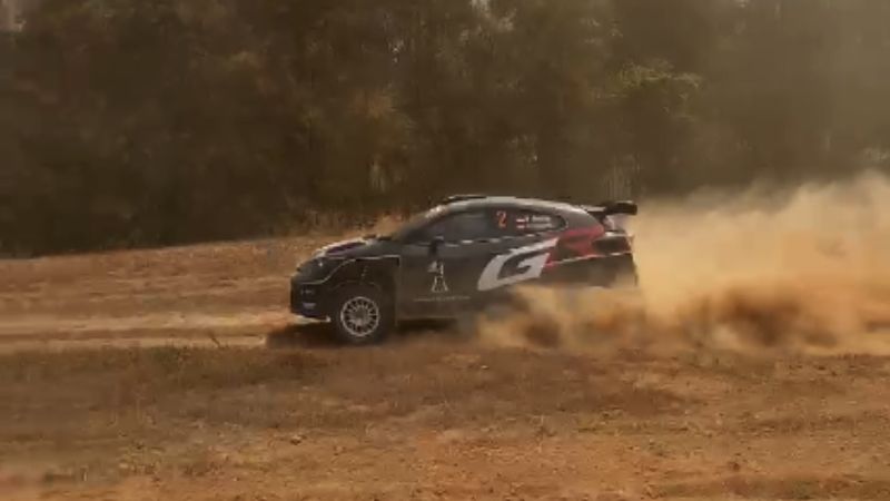 Mobil Rally GR Yaris AP4 kembali setelah mengalami masalah